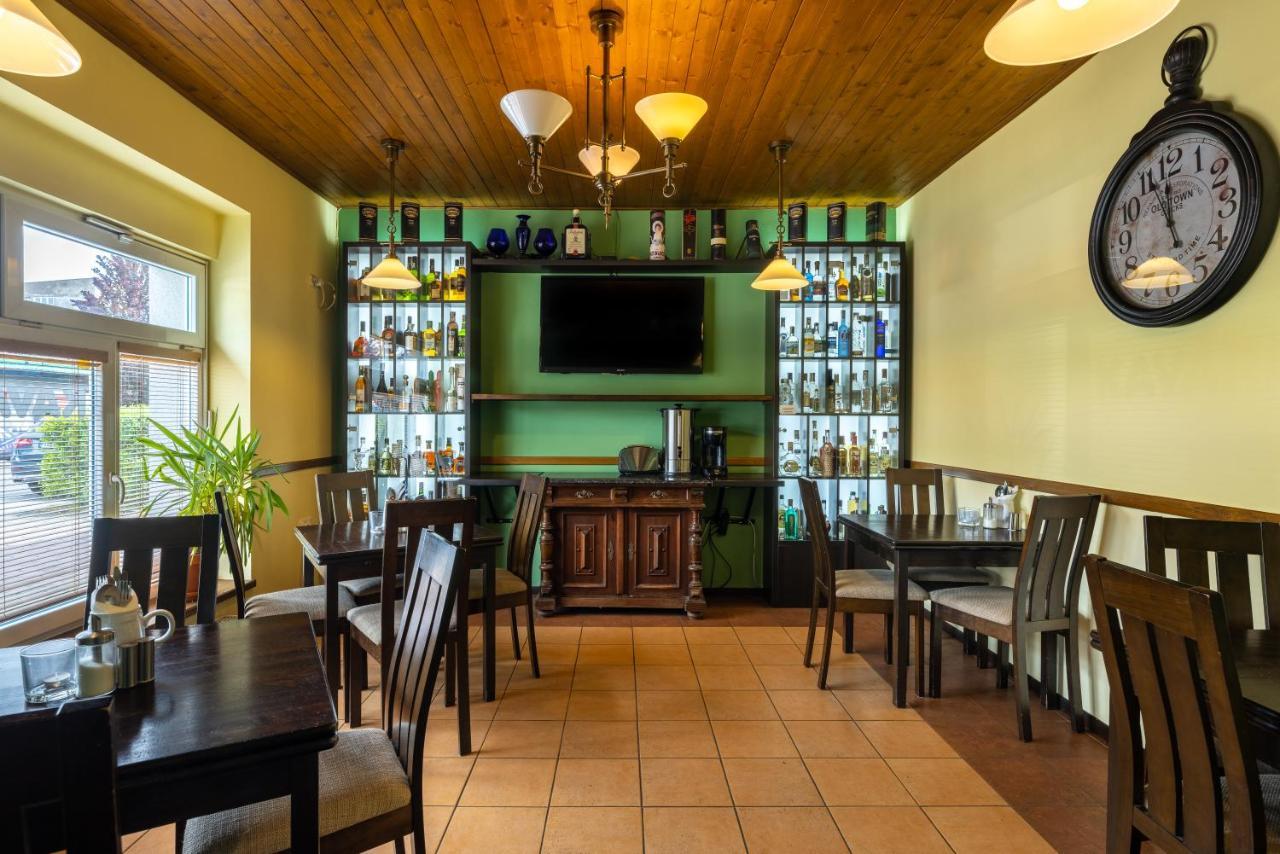 Penzion Rodos - Cafe براغ المظهر الخارجي الصورة